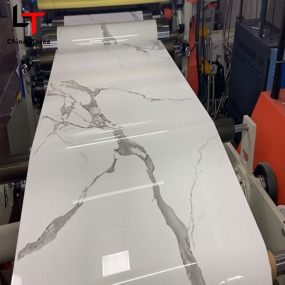 Filem Metallic Marble Golden PVC Film Hiasan Pemindahan Haba Gulungan Setem Panas untuk Pengeluar Kerajang Tekan Vakum Laminasi Emas